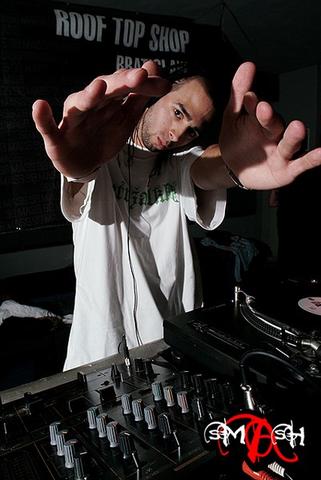srnfm2k5_977.jpg