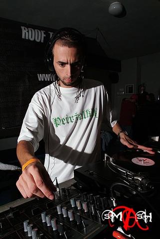 srnfm2k5_976.jpg