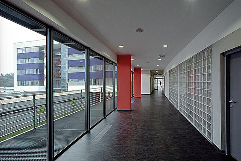 n012.jpg