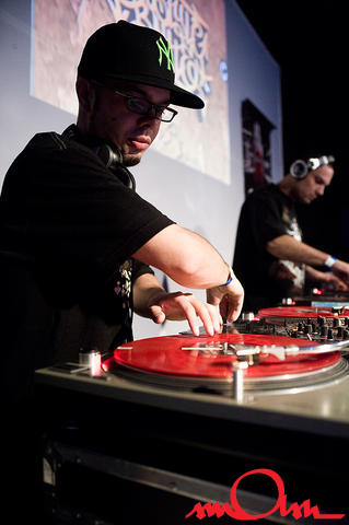 aafb2k9_172.jpg